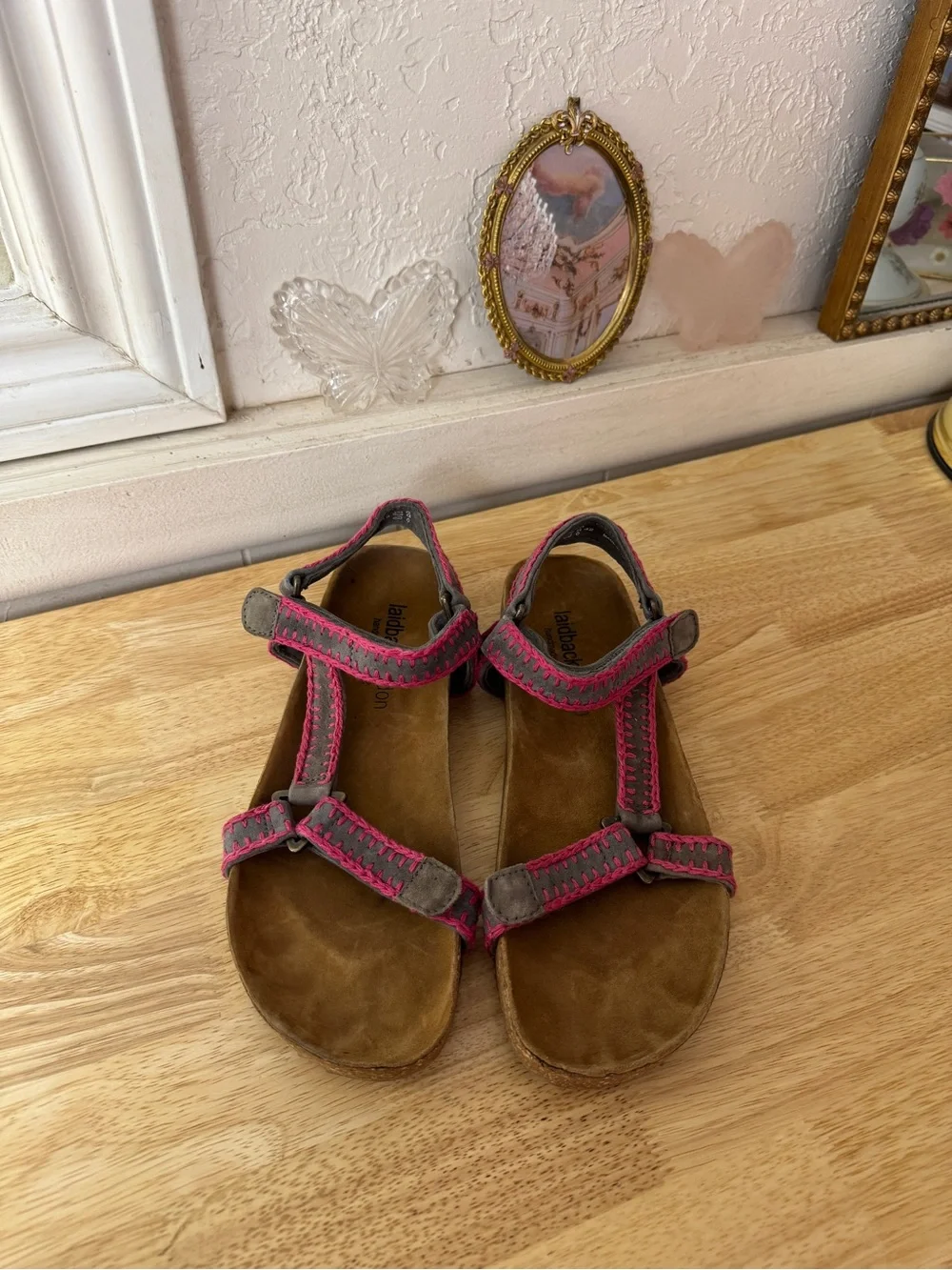 Cute Laidback London Pink Gray Leather T-Strap Sandals EU 42 Boho Y2K Comfort